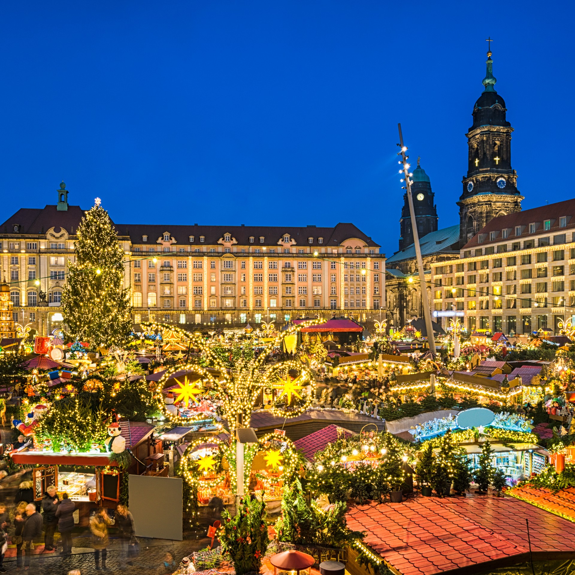 13.30 AM – 16.30 PM: Dresden Christmas Market with a city tour